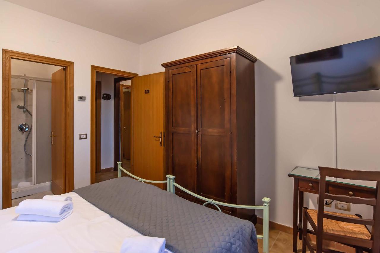 Отель Residenza Di Campagna Montelleri Виккьо Экстерьер фото
